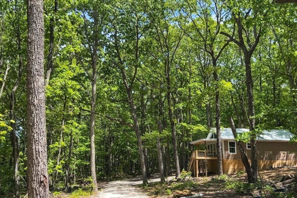 Coyote Cabin At Woodland Retreat At Desoto Beside Desoto State Park フォートペイン エクステリア 写真
