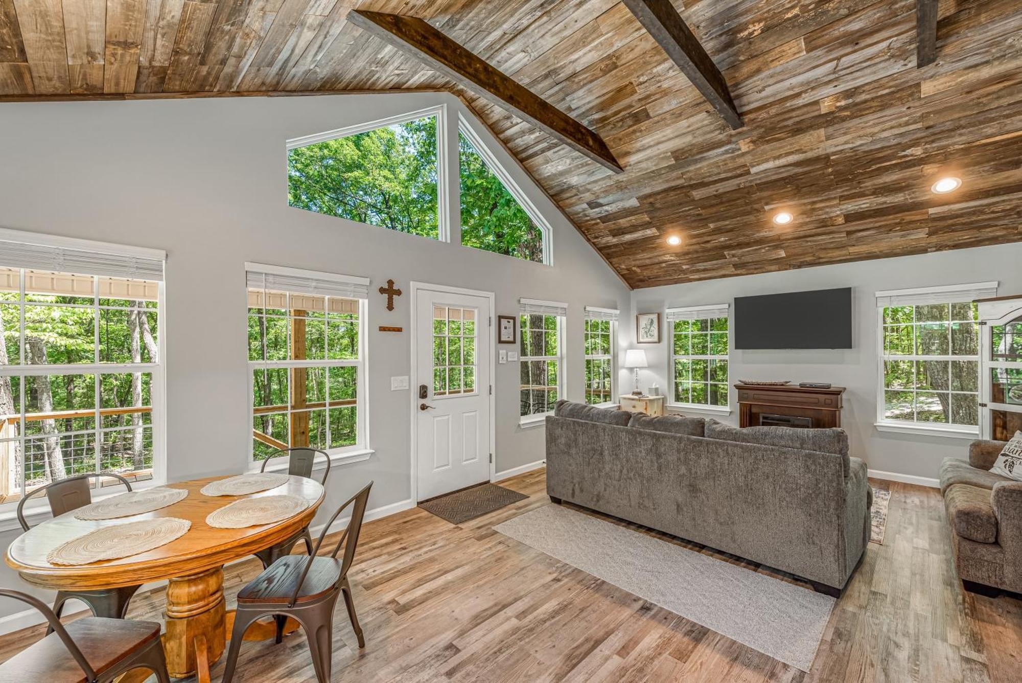 Coyote Cabin At Woodland Retreat At Desoto Beside Desoto State Park フォートペイン エクステリア 写真