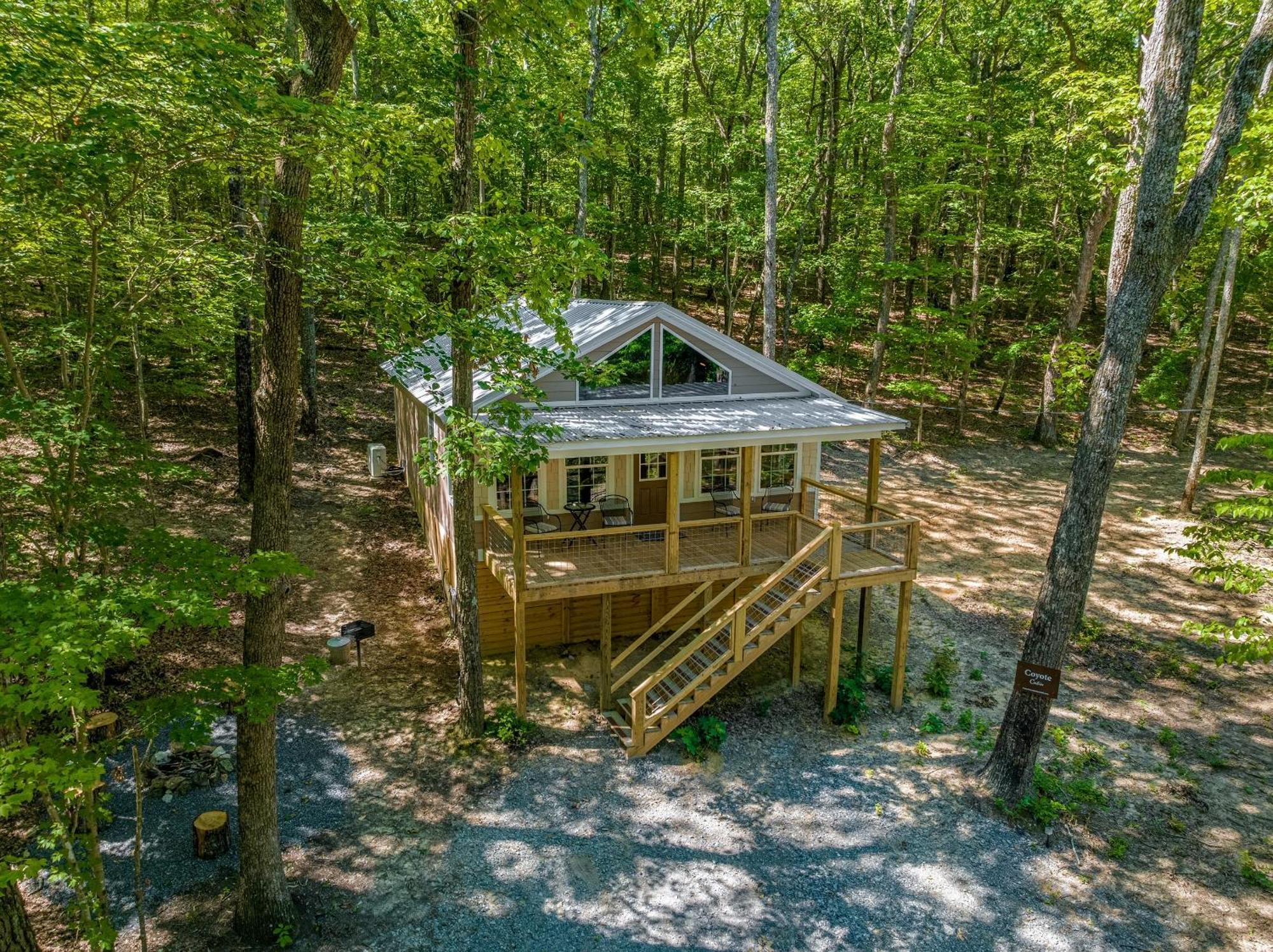 Coyote Cabin At Woodland Retreat At Desoto Beside Desoto State Park フォートペイン エクステリア 写真