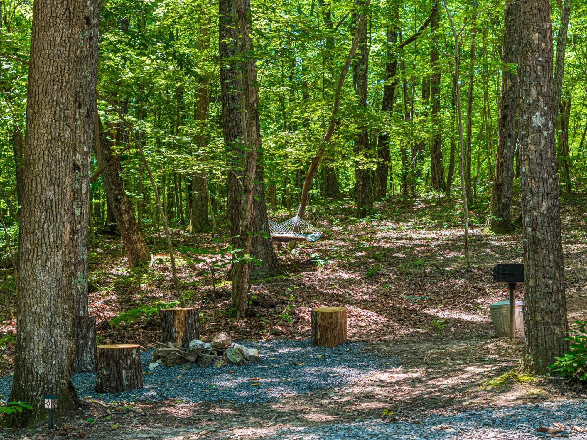 Coyote Cabin At Woodland Retreat At Desoto Beside Desoto State Park フォートペイン エクステリア 写真