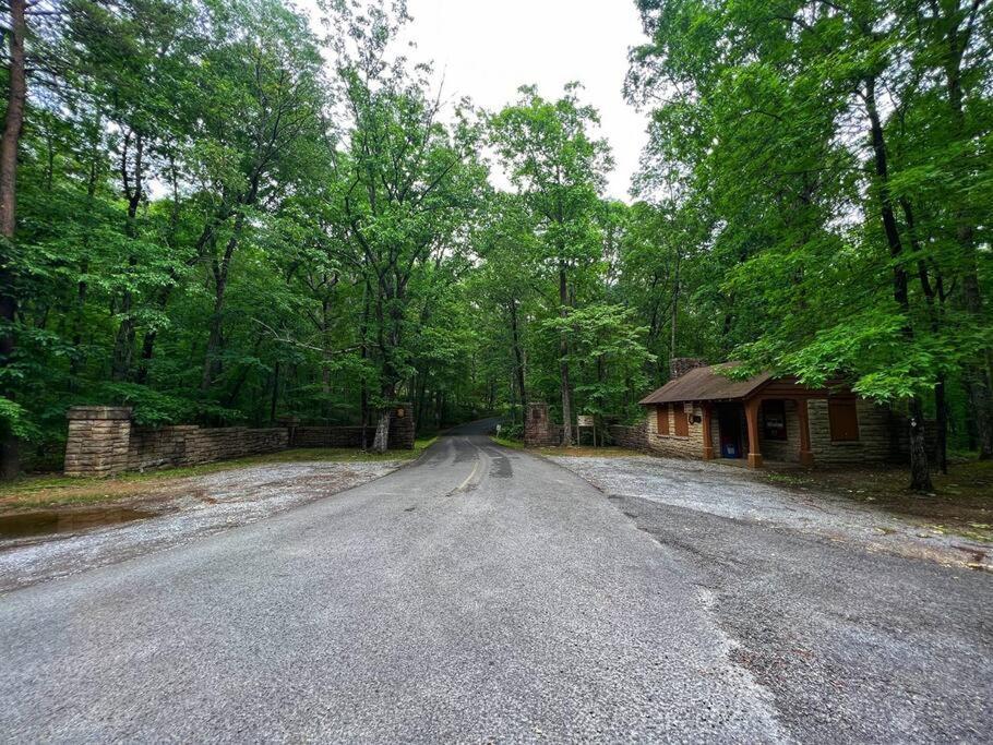 Coyote Cabin At Woodland Retreat At Desoto Beside Desoto State Park フォートペイン エクステリア 写真
